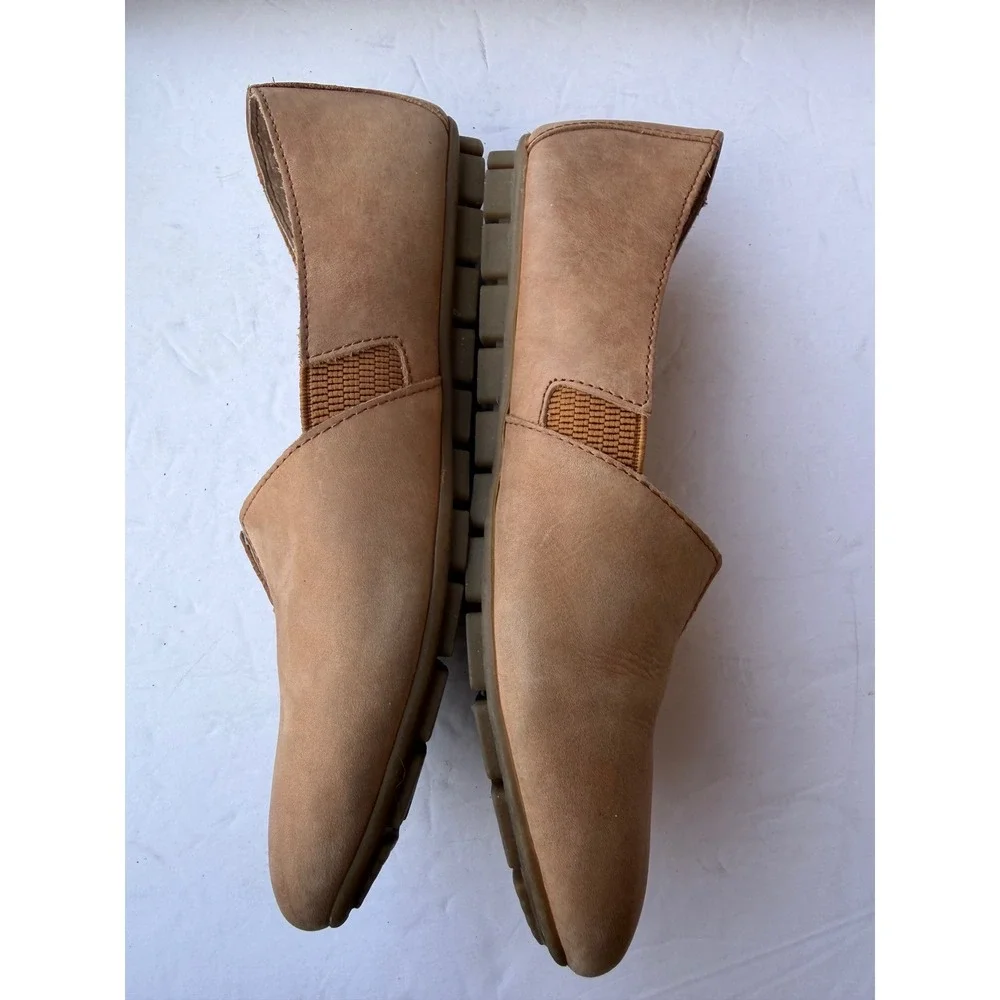 Born Sebra Suede Tan Leather Slip On Notched Vamp Flat Comfort Shoes‎ Sz 7